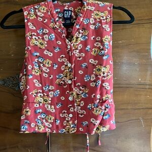 Vintage GAP Women's Red Floral Sleeveless Top